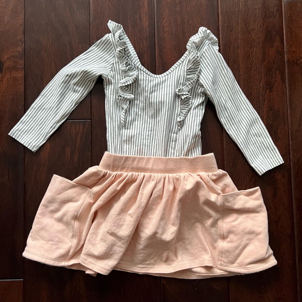 Remie Girl long sleeve leotard and pocket skirt set size 2 EUC